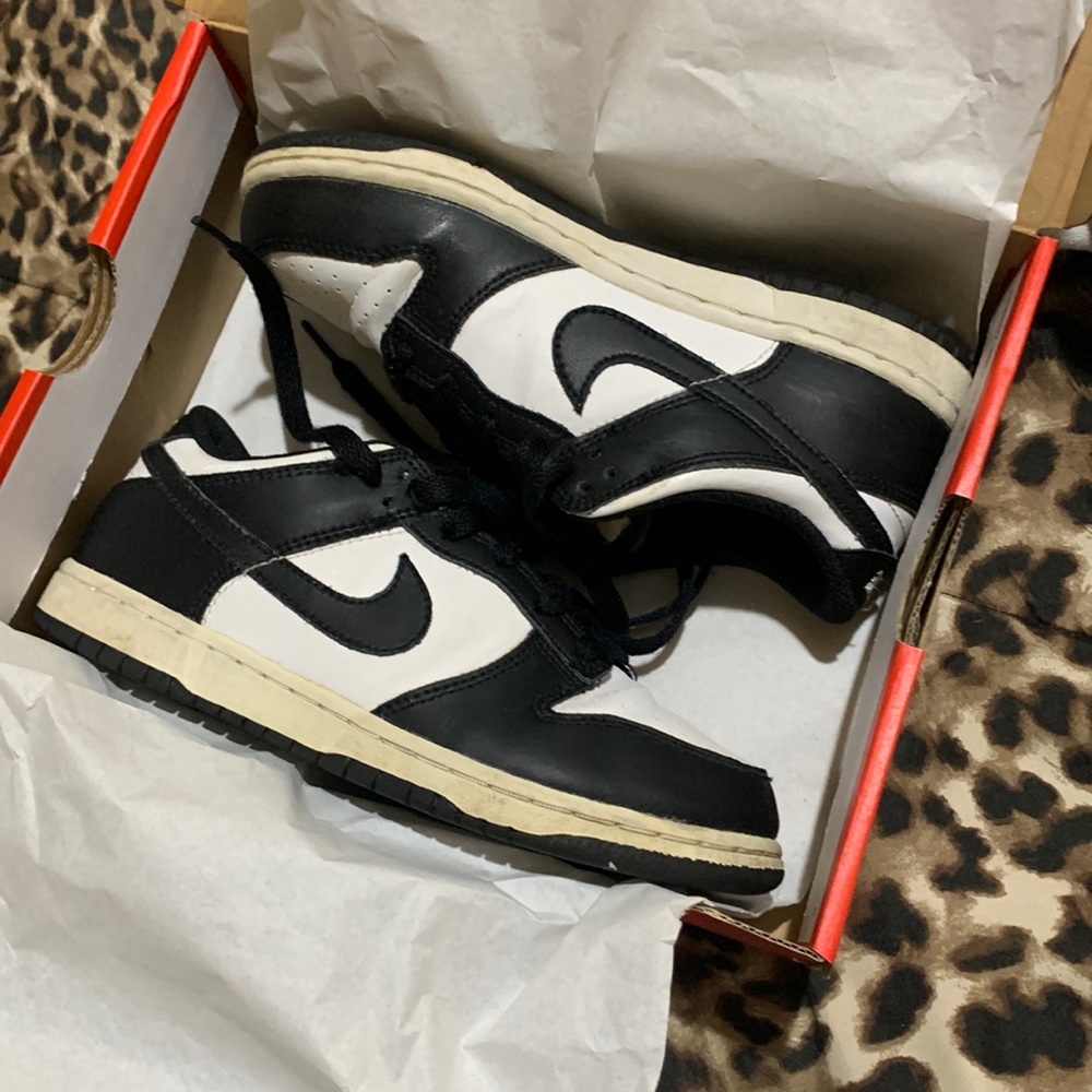 NIKE DUNK LOW, white and black, sz 2.5y younger kids size